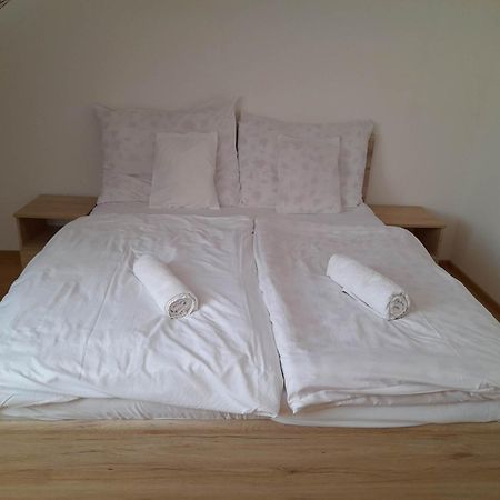Bed and Breakfast Kemences Fogado Tardos Zewnętrze zdjęcie