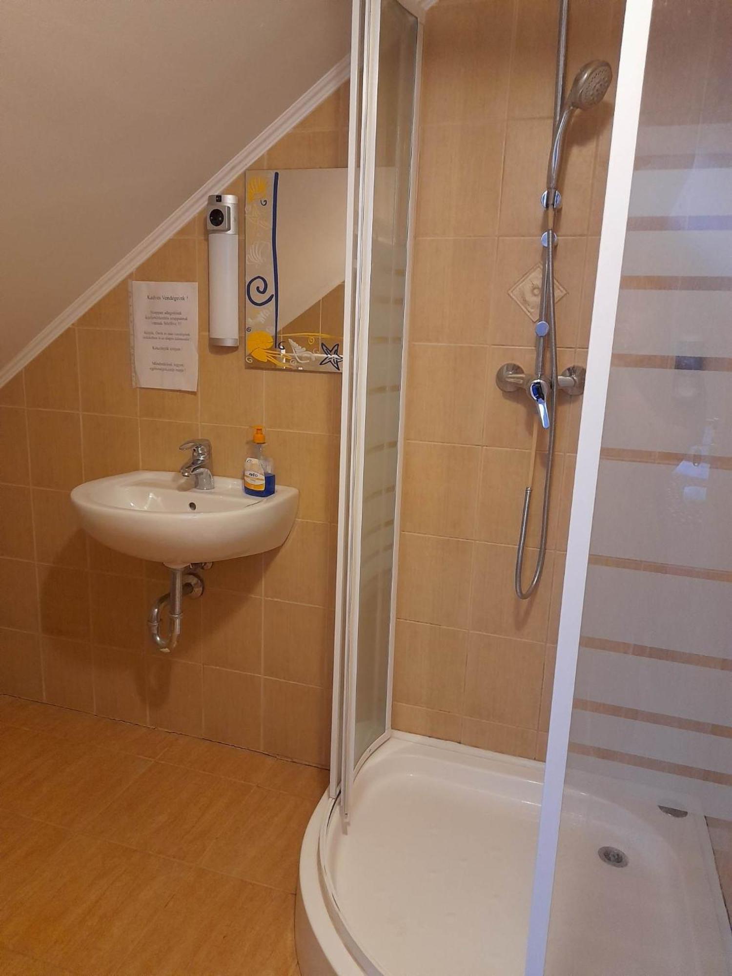 Bed and Breakfast Kemences Fogado Tardos Zewnętrze zdjęcie