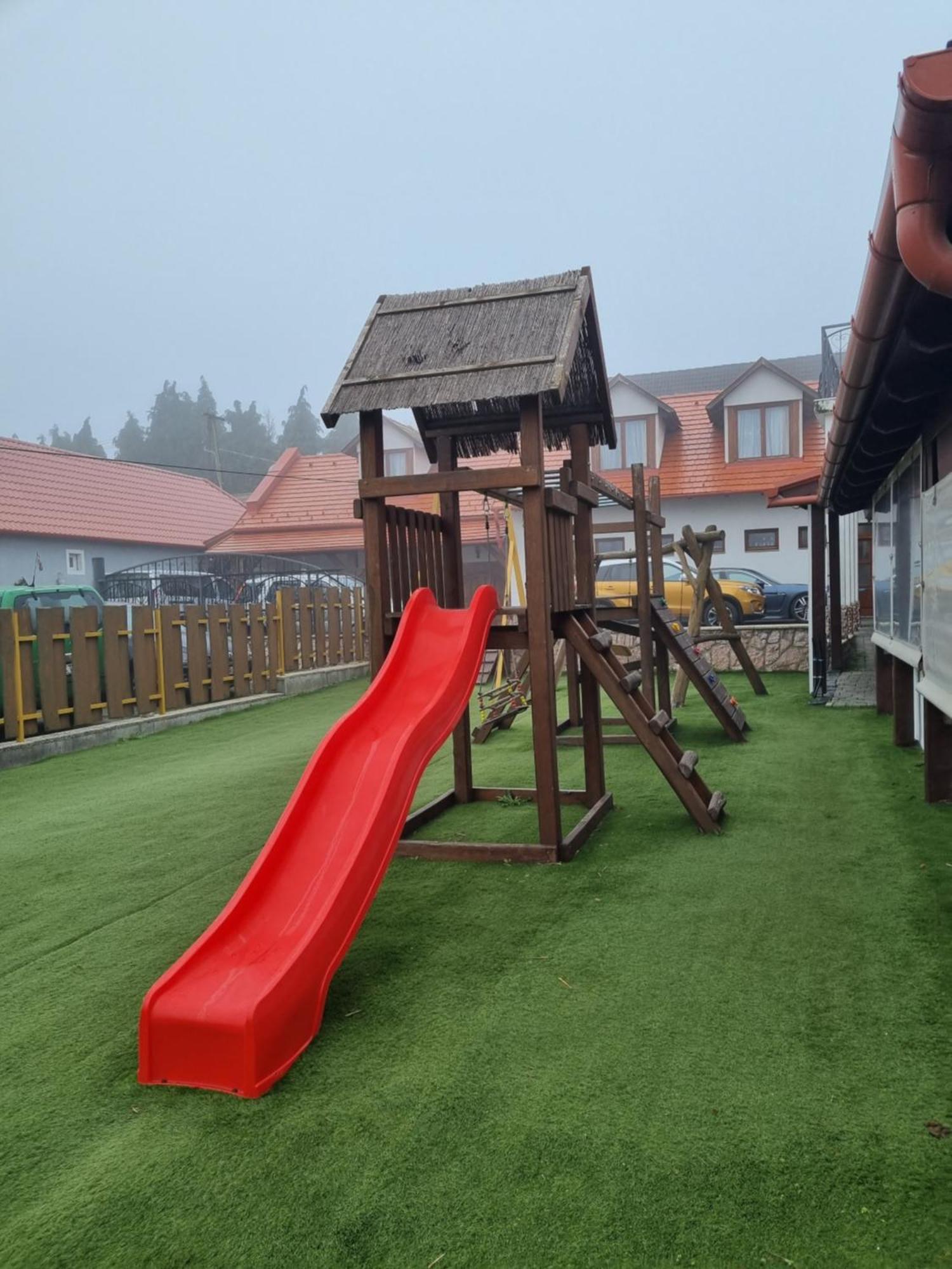 Bed and Breakfast Kemences Fogado Tardos Zewnętrze zdjęcie