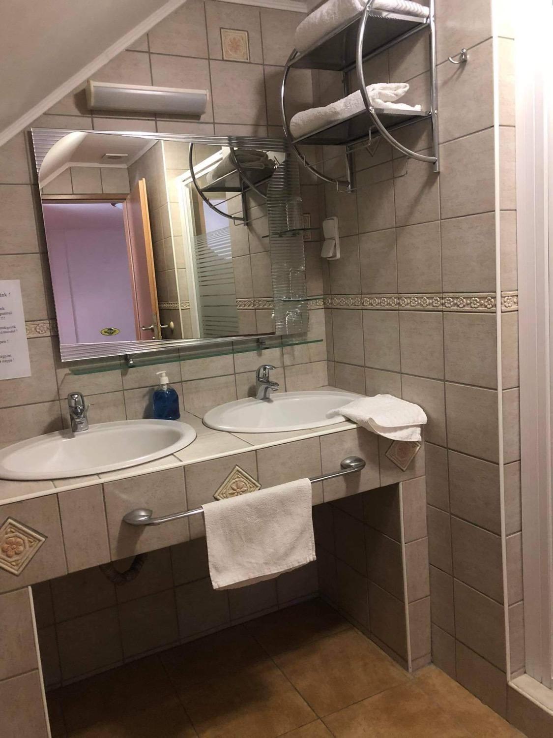 Bed and Breakfast Kemences Fogado Tardos Zewnętrze zdjęcie