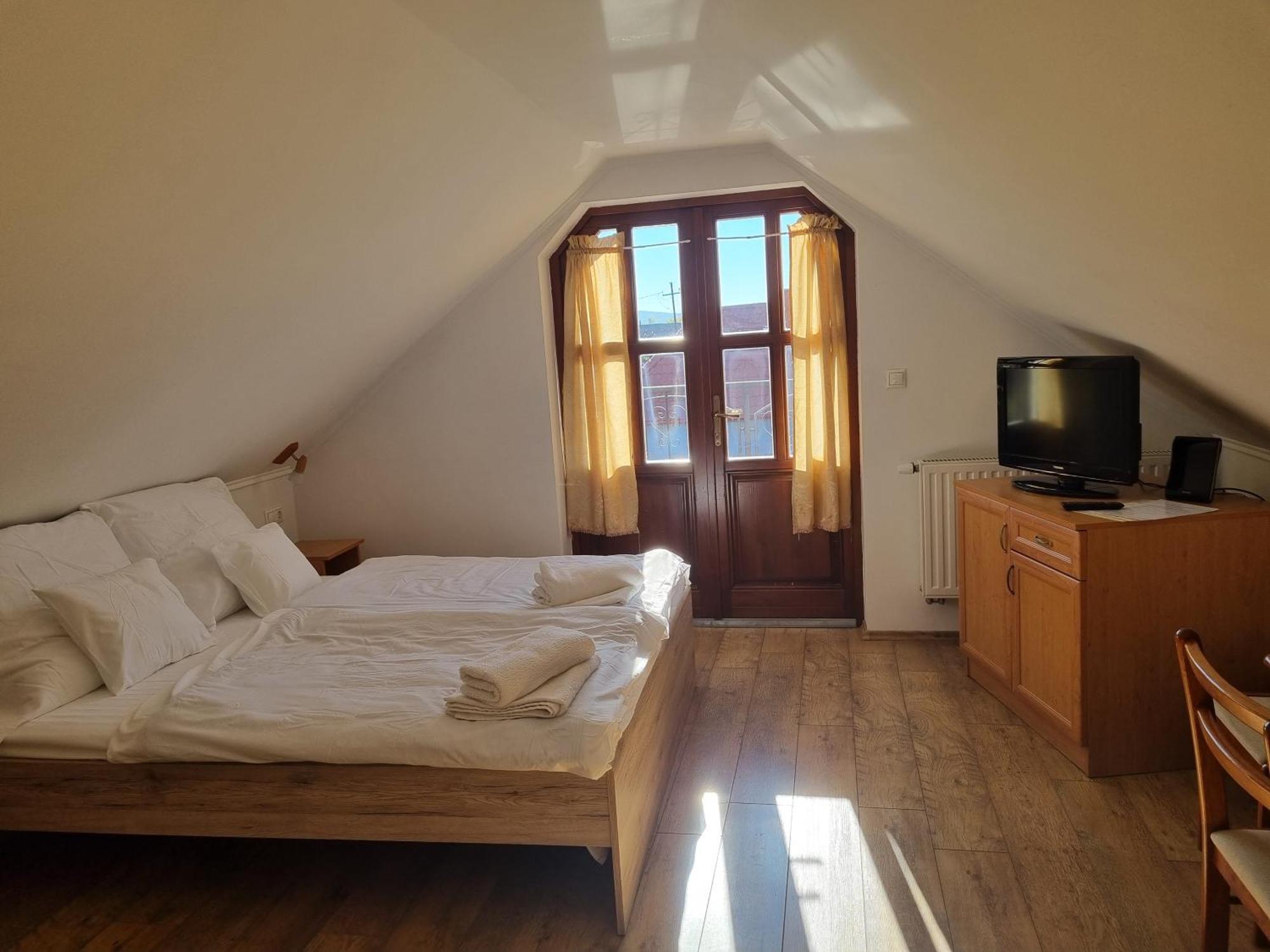 Bed and Breakfast Kemences Fogado Tardos Zewnętrze zdjęcie